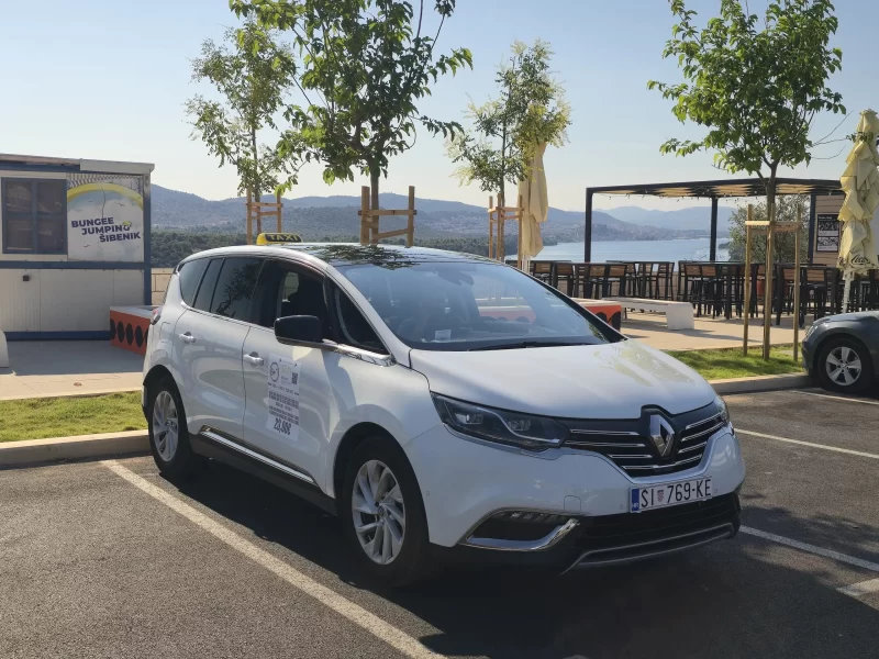 Taxi Vodice - Bernard's Renault Espace on the road near Vodice